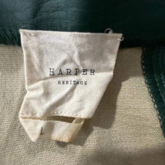 Elegant Green Leather Mini Skirt - Picture 2 of 6